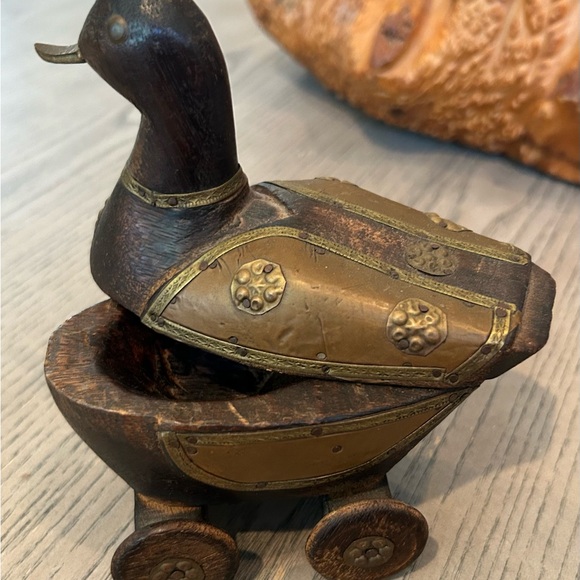 VINTAGE Hand-Crafted Wooden, Brass and Copper Duck with Hidden Compartment - Picture 4 of 9